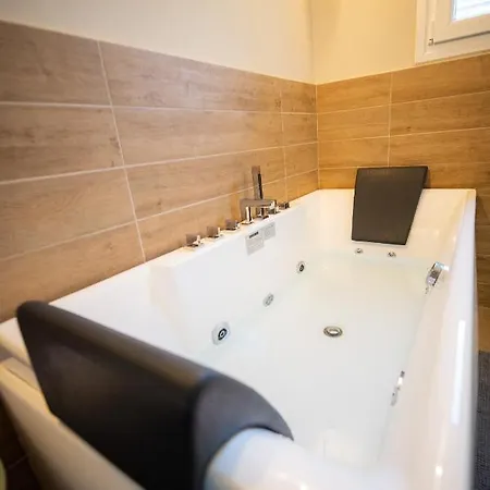 Lägenhet Belajo And Jacuzzi !! Volos